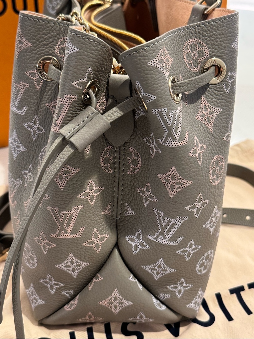 Louis Vuitton Mahina Bella Tote Flight Mode M23395 Authentic - Picture 9 of 11